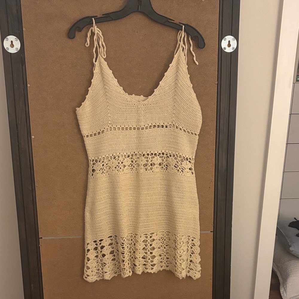 UNIF Cream Crochet Sleeveless Top